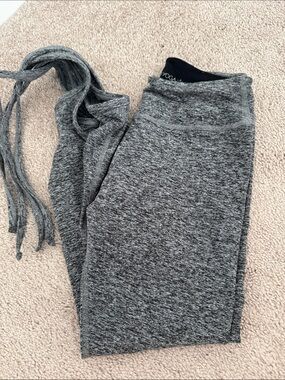Beyond Yoga High-Waist Gray Yoga Leggings with tie